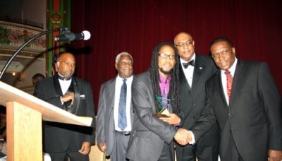 Taj Weekes receiving St. Lucia House Foundation’s Distinguished Humanitarian award from the Minister of Foreign Affairs & International Trade & Civil Aviation - International Magazine Kreol Taj Weekes receiving St. Lucia House Foundation’s Distinguished Humanitarian award from the Minister of Foreign Affairs & International Trade & Civil Aviation