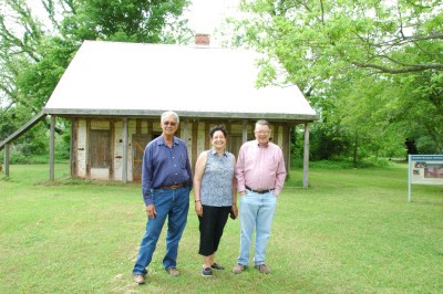 Donald Gallion, Theresa Delphin-Morgan and Dr. Hiram Gregory, Professor of Archaeology at the Northwestern State University of Louisiana in front of the Badin-Roque House. - International Magazine Kreol Donald Gallion, Theresa Delphin-Morgan and Dr. Hiram Gregory, Professor of Archaeology at the Northwestern State University of Louisiana in front of the Badin-Roque House.