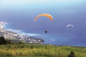 Parapente à St Leu - International Magazine Kreol Parapente à St Leu