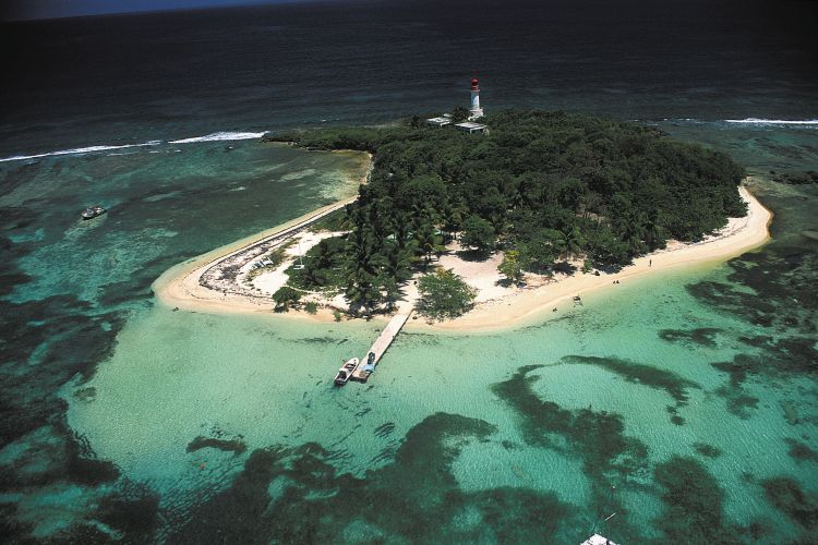 Ilet du Gosier vue aerienne - International Magazine Kreol Ilet du Gosier vue aerienne