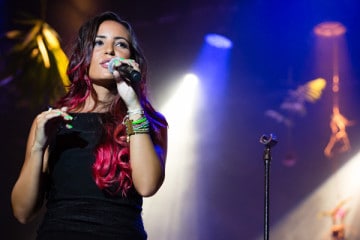 Singer I'le Reunion