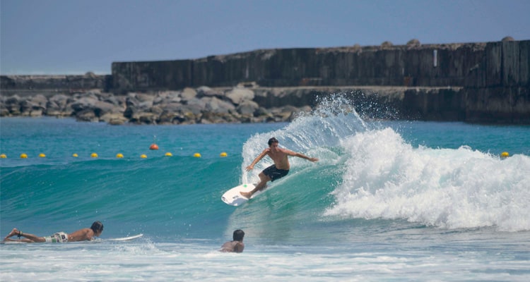 Jeremy_Flores_web - International Magazine Kreol Surf à La Réunion