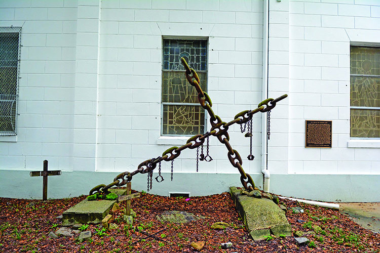 The Tomb of the unknown slave 2 - International Magazine Kreol The Tomb of the unknown slave at the Saint Augustine Church, New Orleans Photos: Rinald Mamachev