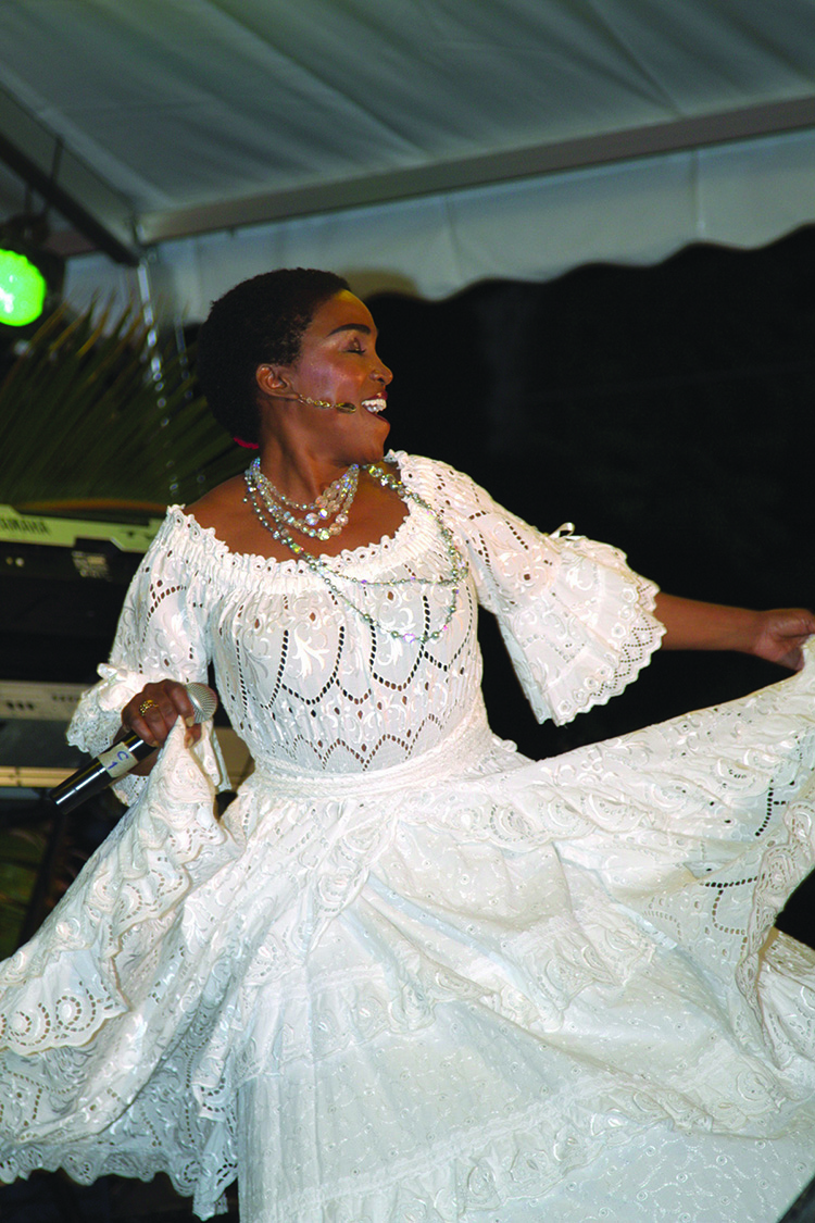 Offcial Opening Image (136) - International Magazine Kreol Emeline Michel performing during Festival Kreol, Seychelles, 2013