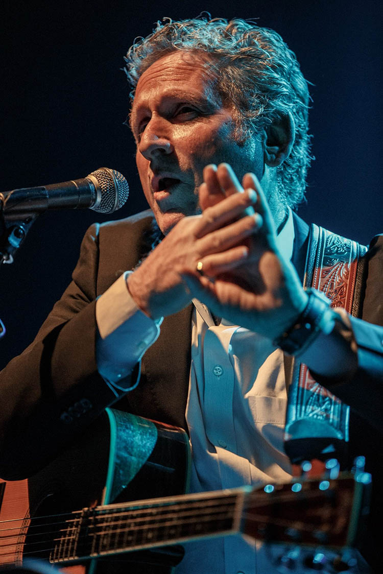 Philip live - International Magazine Kreol Philip live