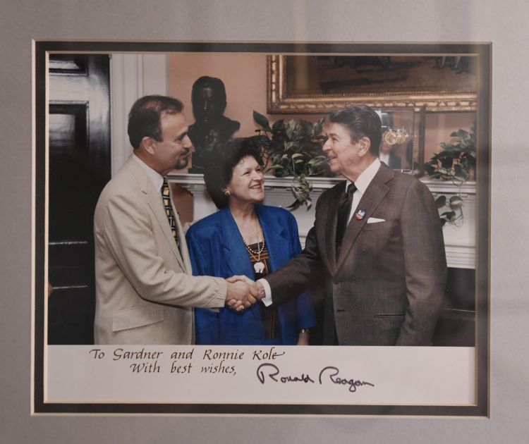_D858182 - International Magazine Kreol Ronnie and Gardener with president Ronald Reagan