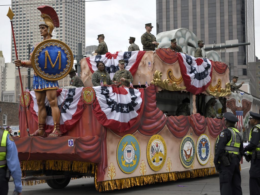 D851386 - International Magazine Kreol A float making its way through the festival led by a Roman soldier