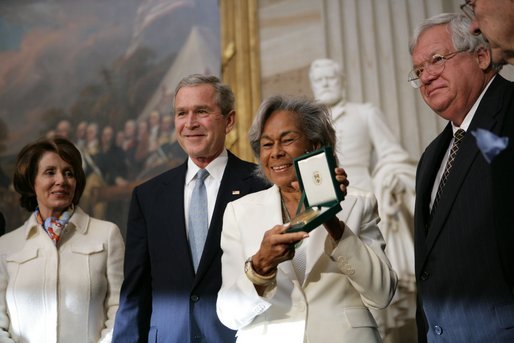 Rachel Robinson (holding the award) accepts the posthumous Congressional Gold Medal for her husband from President George W. Bush - International Magazine Kreol Rachel Robinson