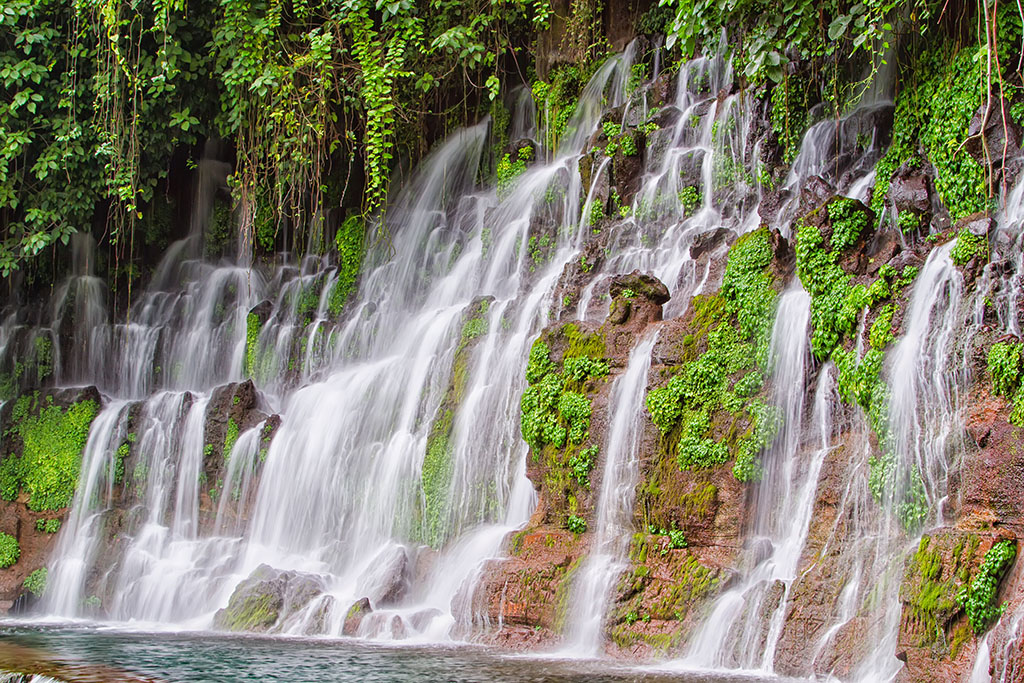 Pulhapanzak waterfall, Honduras, Central America - International Magazine Kreol Pulhapanzak waterfall, Honduras, Central America