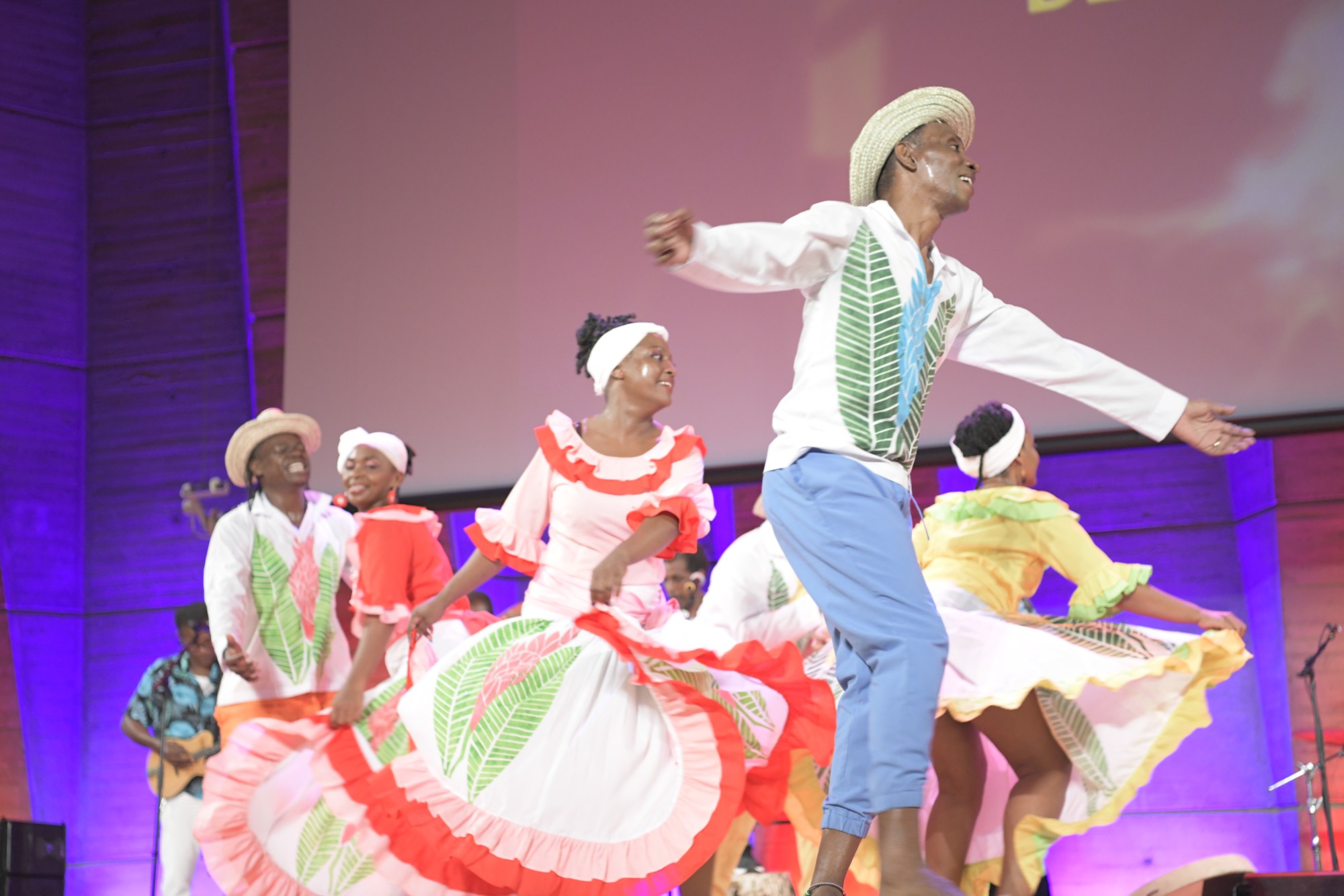 _D851703 - International Magazine Kreol The Moutya Performancw