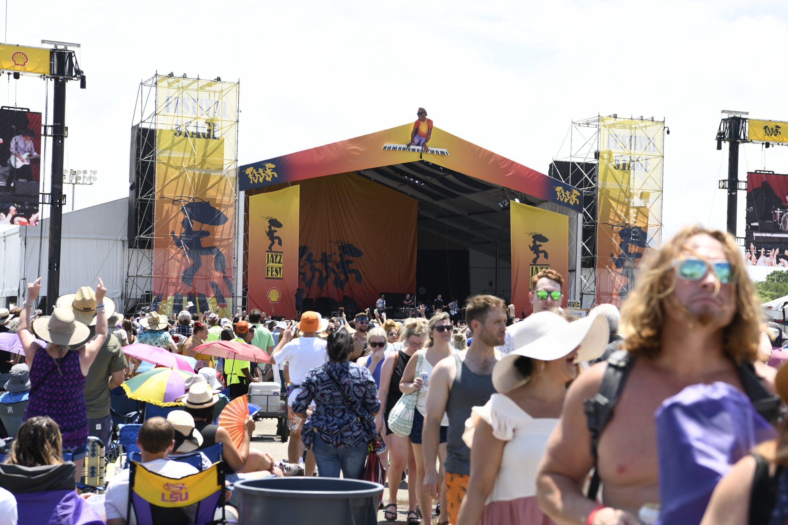 New Orleans Jazz & Heritage Festival Crowd - International Magazine Kreol New Orleans Jazz & Heritage Festival Crowd