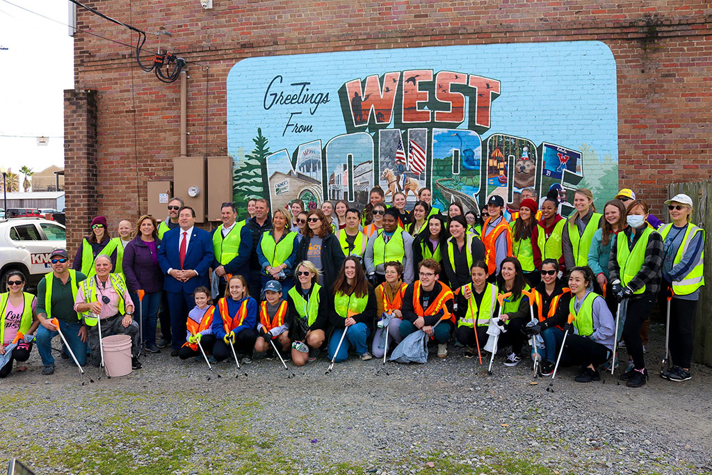 Ouachita Grn Litter photo 1 - International Magazine Kreol Billy Nungesser