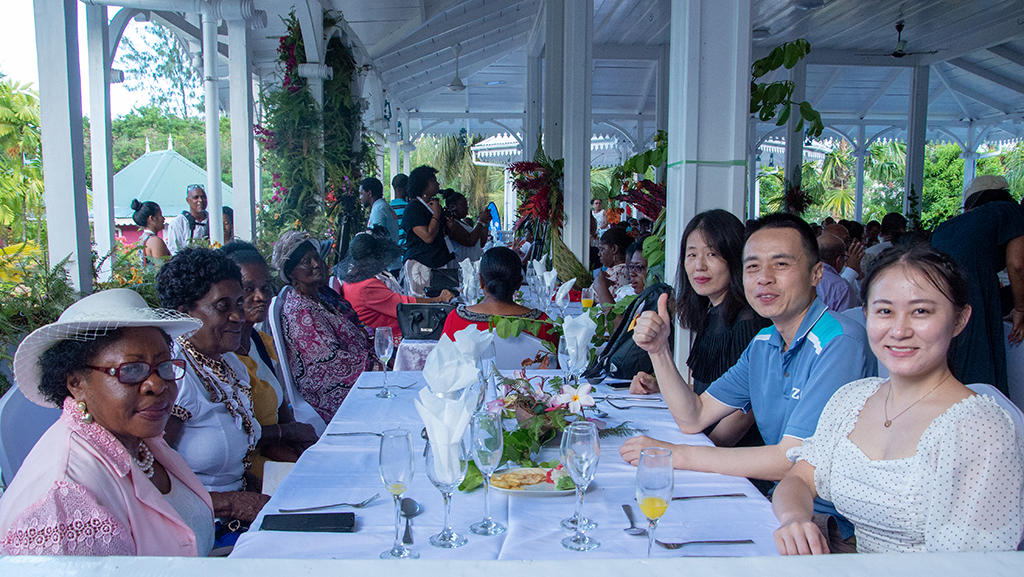 20221030_37e FESTIVAL KREOL SEYCHELLES_TI FIN_RESTAURANT POMME CANNELLE_DOMAINE DE VAL DES PRÈS_Copyright © Joey Nicles Modeste8750-2 - International Magazine Kreol Seychelles Festival Kreol