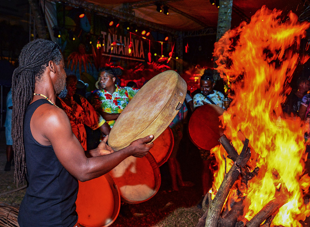 Beau Vallon_Dimans Kreol Bonlanmer_37e Festival Kreol Seychelles_Crédit © Joey Nicles Modeste9309 - International Magazine Kreol Seychelles Festival Kreol