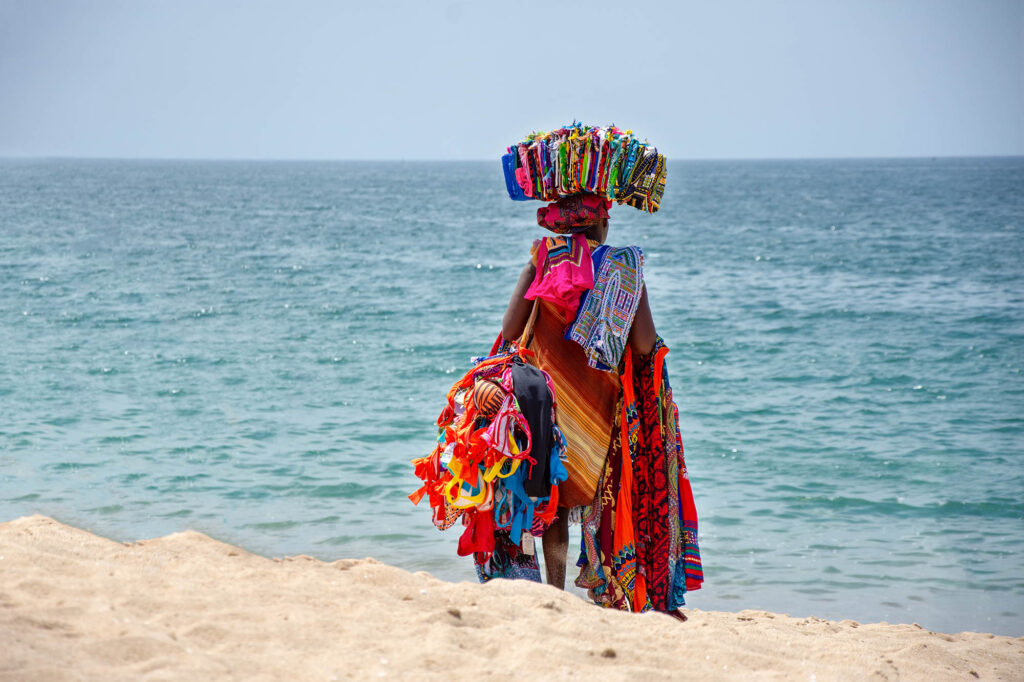 AfricanWomanSellTraditionalCostumeClothsOnTheBeachZungueira - International Magazine Kreol African woman sell traditional costume cloths on the beach, zungueira - Luanda, Angola, Africa
