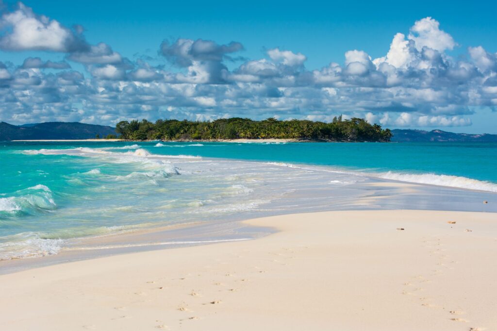 Nosy Iranja Is An Amazing Island Sited Few Miles Off Madagascar Coasr. Here, You Can Find An Uncontaminated Landscape, White Sand, And Friendly Malagasy People - International Magazine Kreol Madagascar