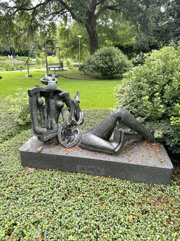 Ossip Zadkine, La Poetesse, 1953, bronze. - International Magazine Kreol The Sydney and Walda Besthoff Sculpture Garden