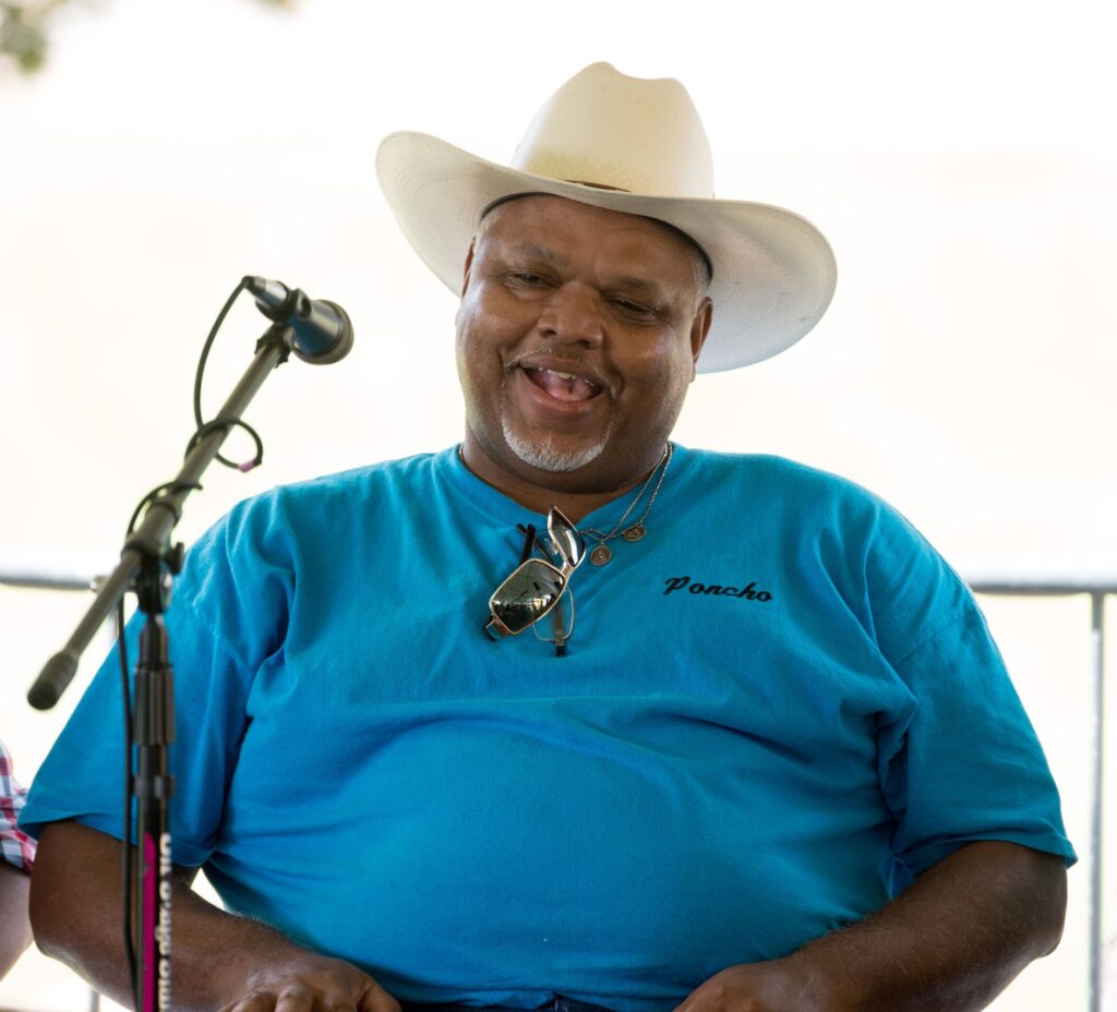 Poncho Chavis - International Magazine Kreol Poncho & Rellis Chavis