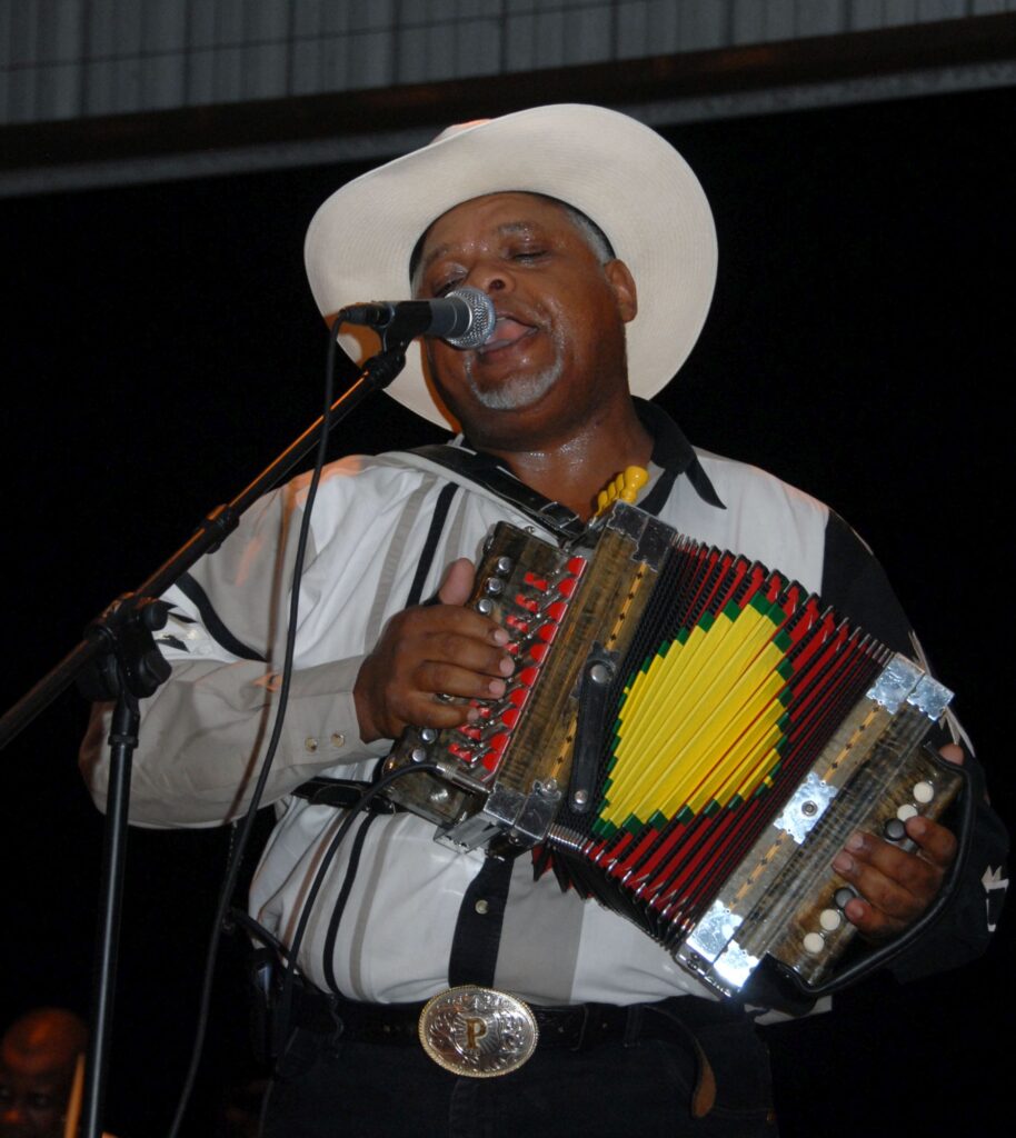 Poncho Chavis 4, Geno Fan Party, 2007 - International Magazine Kreol Poncho & Rellis Chavis