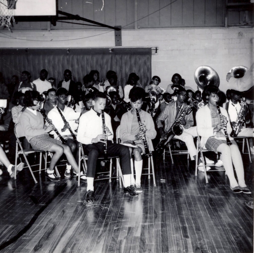 Washington High Band Clarinet 1966 - International Magazine Kreol Washington High Band