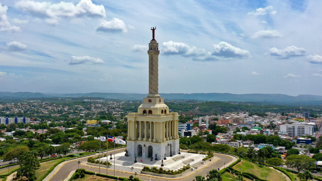 Untitled-2 - International Magazine Kreol Monumento de Santiago de los Caballeros Dominican Republic