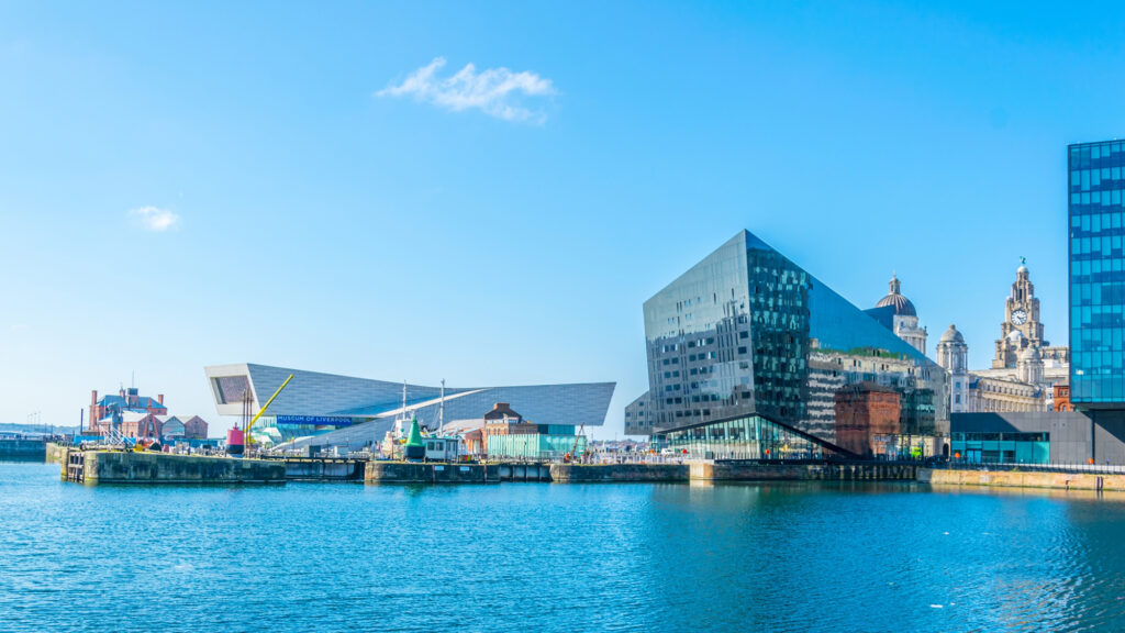 Waterside of Liverpool dominated by the museum of Liverpool and open eye gallery, England. - International Magazine Kreol Waterside of Liverpool dominated by the museum of Liverpool and open eye gallery, England.