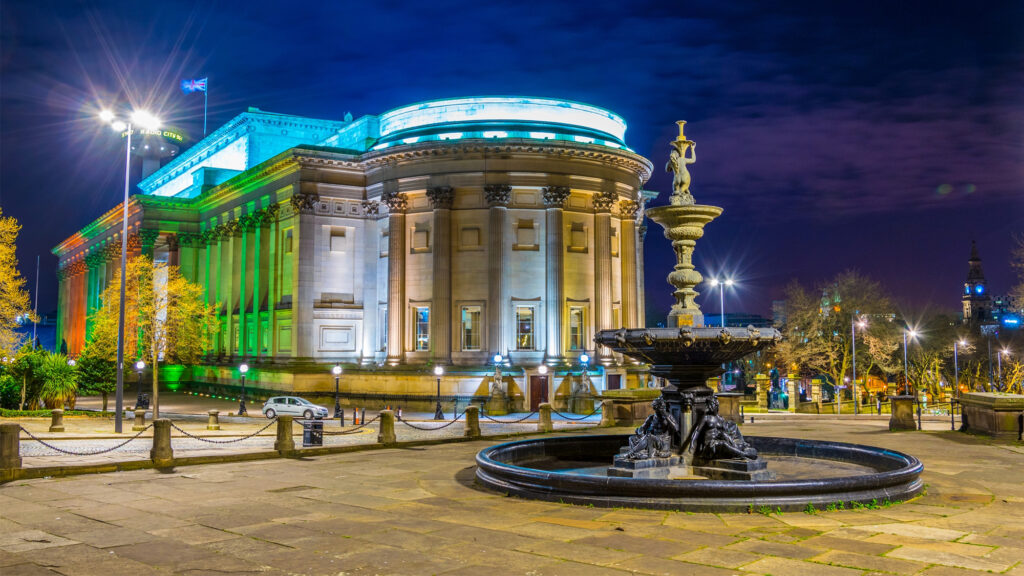 Night view of the metropolitan cathedral in Liverpool, England - International Magazine Kreol Night view of the metropolitan cathedral in Liverpool, England