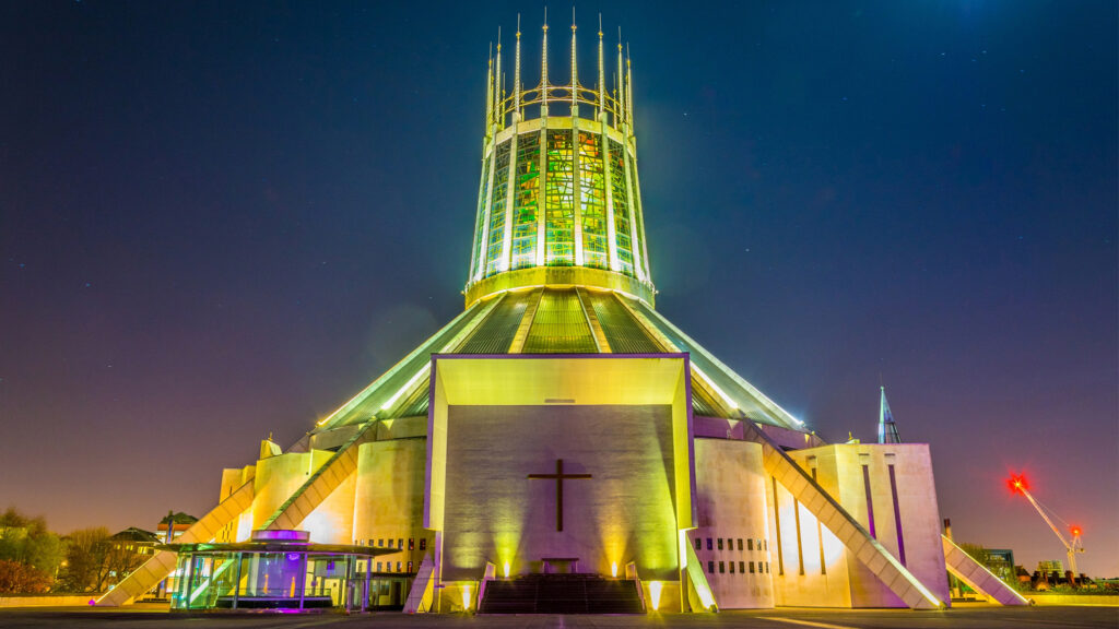 Night view of the metropolitan cathedral in Liverpool, England - International Magazine Kreol Night view of the metropolitan cathedral in Liverpool, England